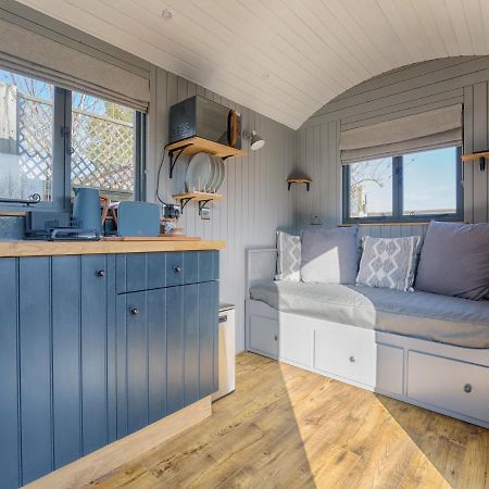 Pass The Keys Whitstable Shepherds Hut Minutes From The Harbour 外观 照片
