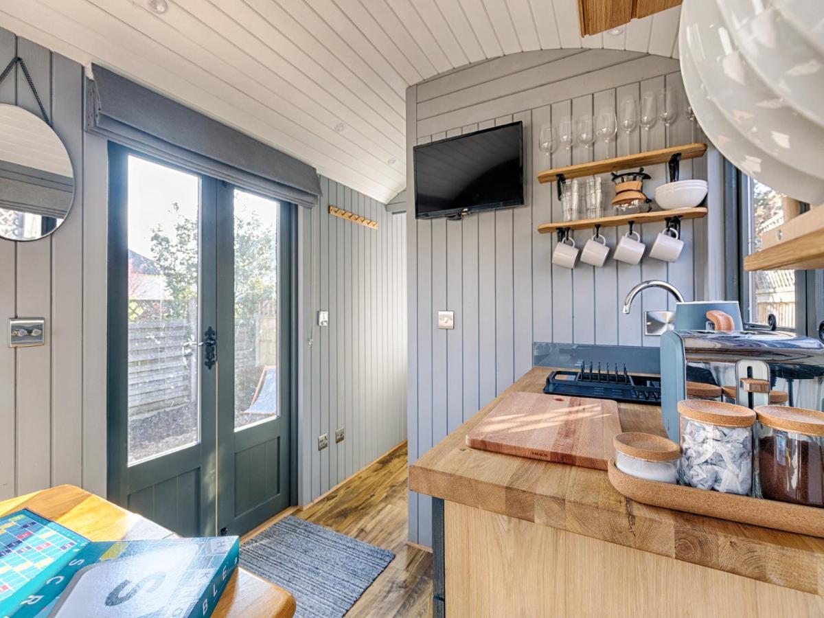 Pass The Keys Whitstable Shepherds Hut Minutes From The Harbour 外观 照片