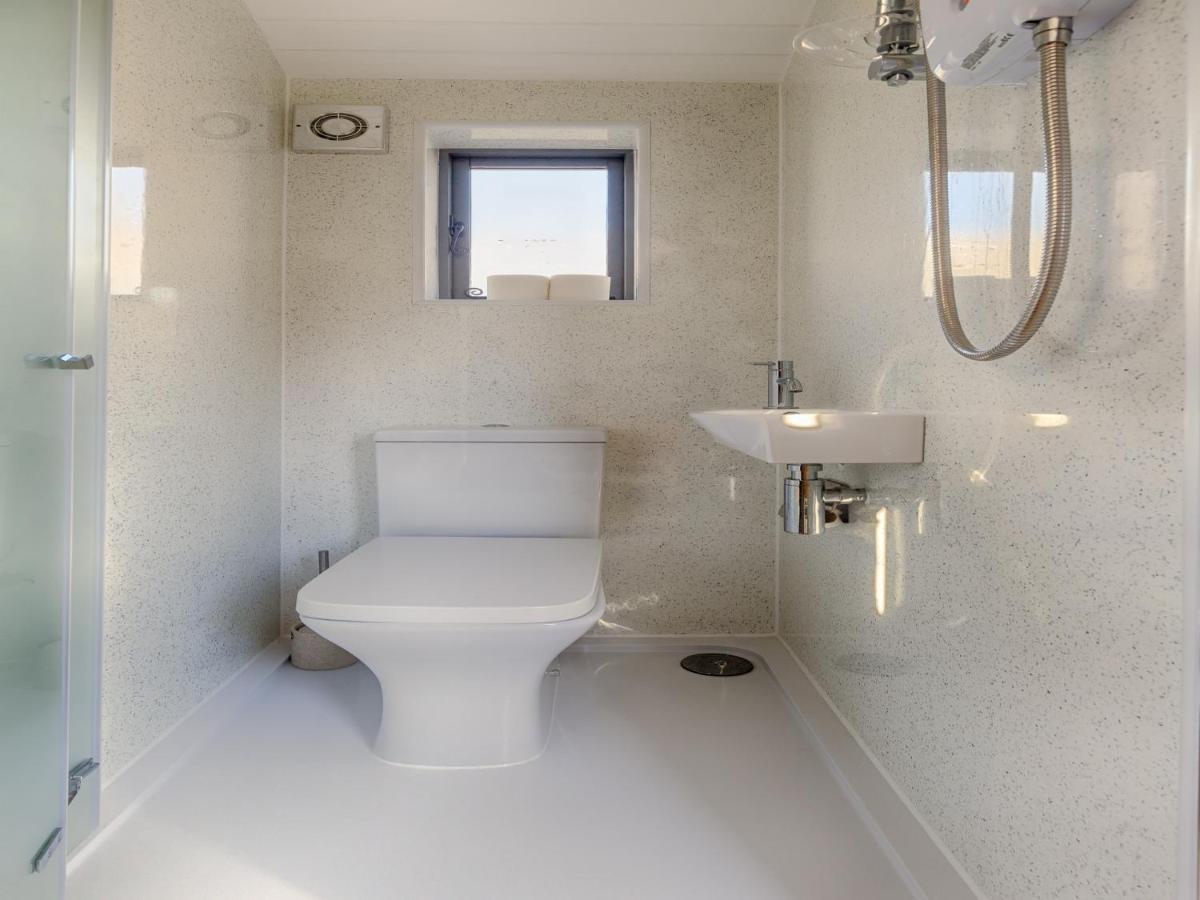 Pass The Keys Whitstable Shepherds Hut Minutes From The Harbour 外观 照片