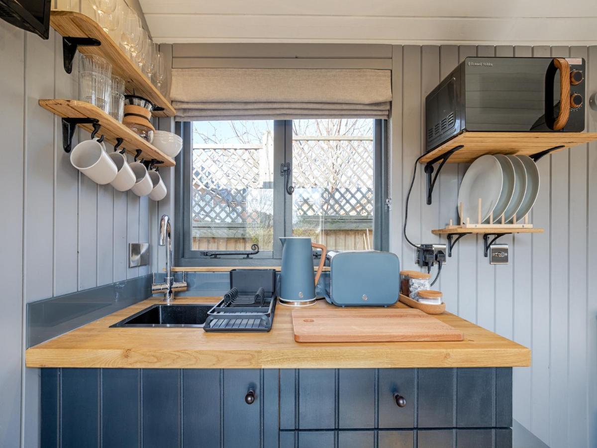 Pass The Keys Whitstable Shepherds Hut Minutes From The Harbour 外观 照片