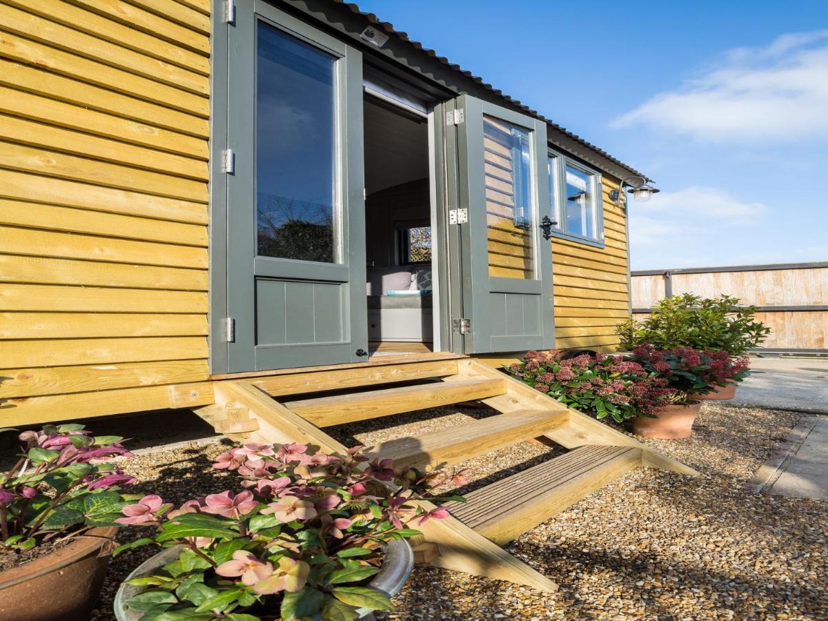 Pass The Keys Whitstable Shepherds Hut Minutes From The Harbour 外观 照片