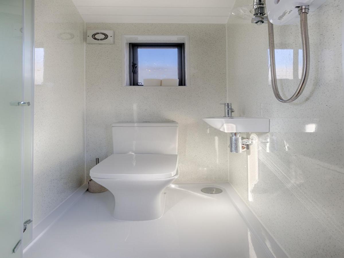 Pass The Keys Whitstable Shepherds Hut Minutes From The Harbour 外观 照片