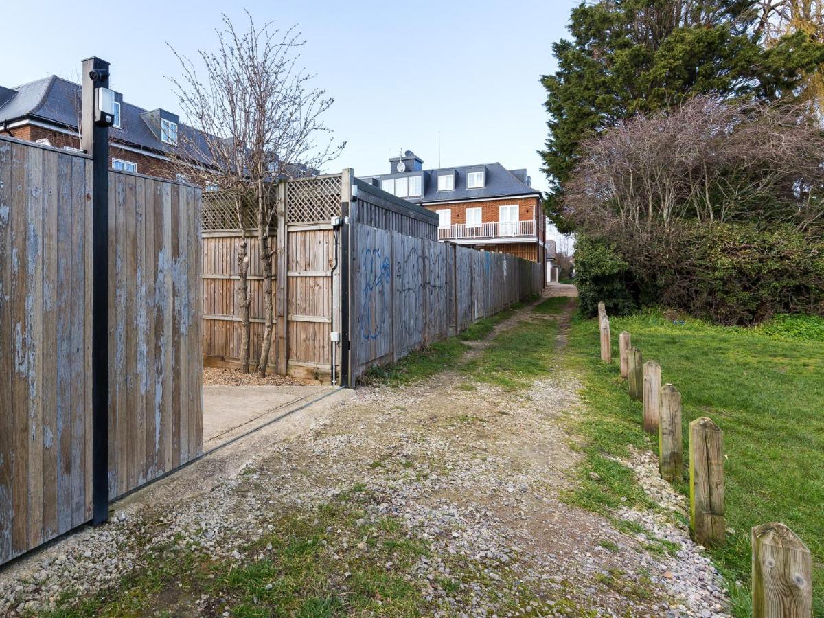 Pass The Keys Whitstable Shepherds Hut Minutes From The Harbour 外观 照片